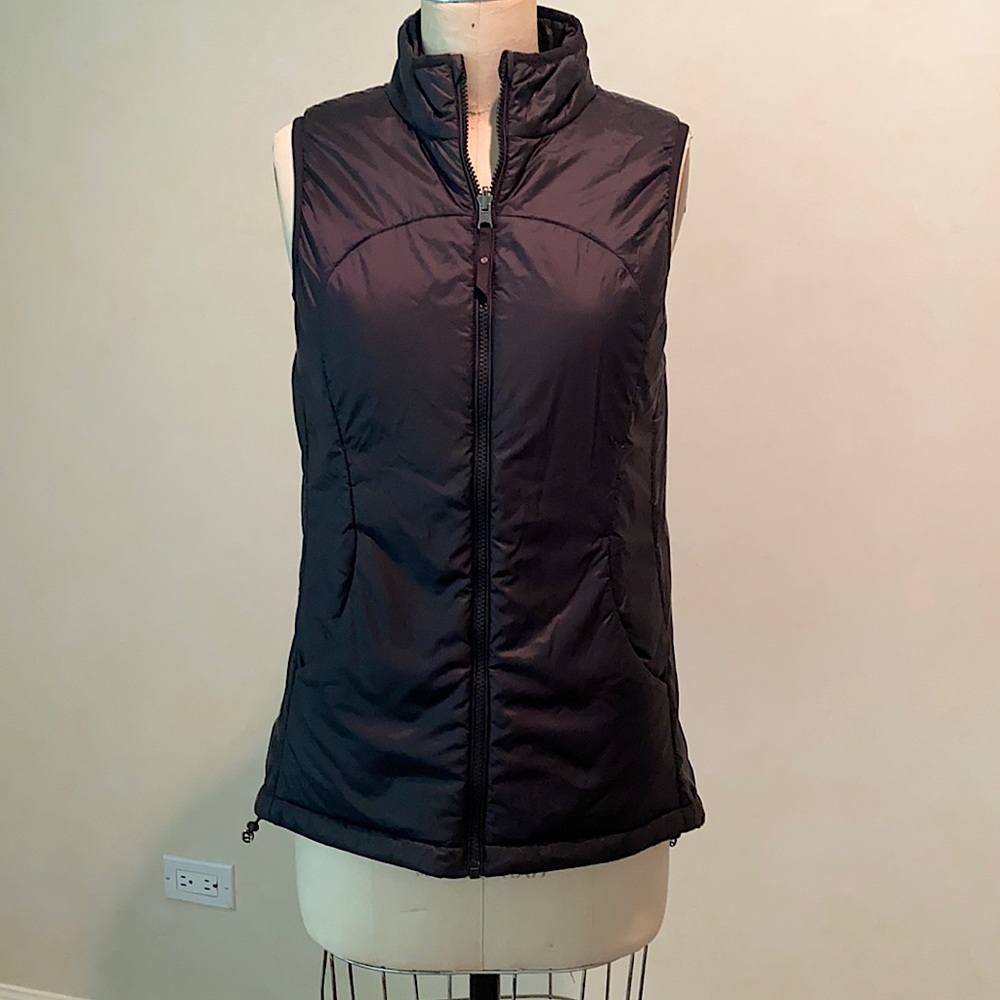 Lululemon black REVERSIBLE puffer vest